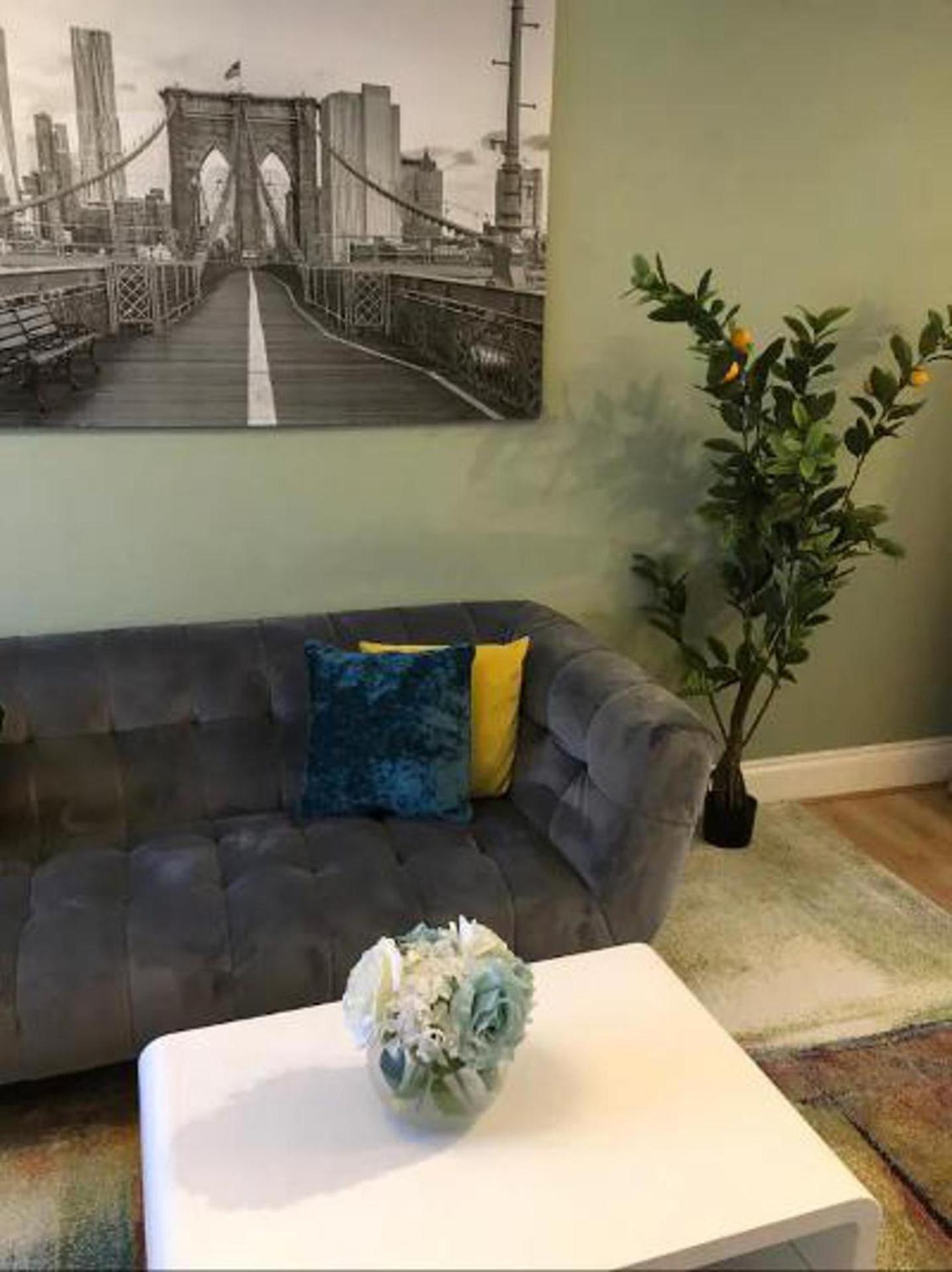 Ferienhaus Stunning 3-bed House In *